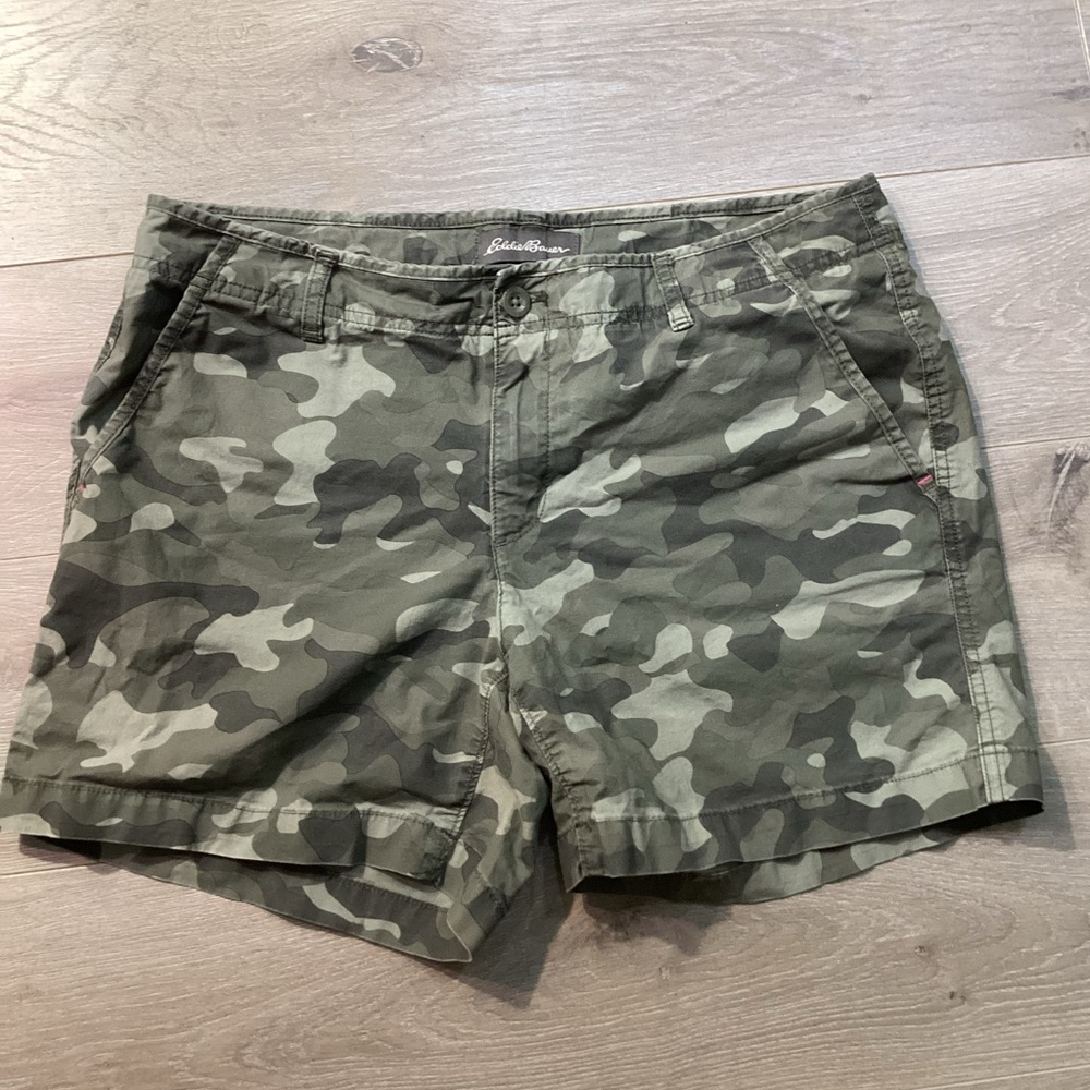 Eddie Bauer size 12 camo shorts
